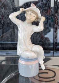 Lladro Figurine (Sitting Girl with Hat)