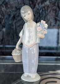 Lladro Figurine (Girl with Flower Basket)