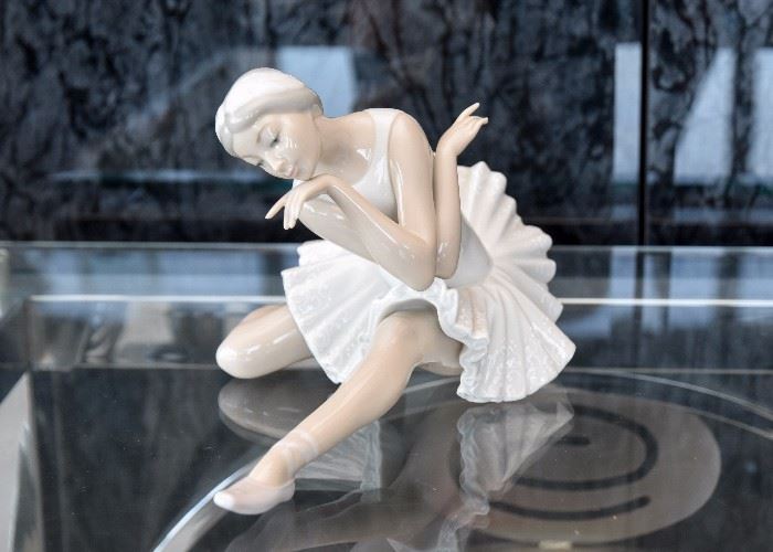 Lladro Figurine (Ballerina)