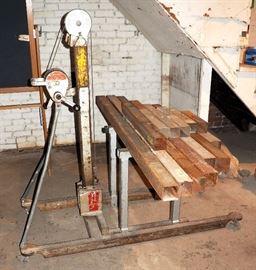 Vermette Machine Co, 500 Lbs, Center Load Hand Crank Lift