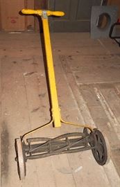 Antique Manual Push Lawn Trimmer