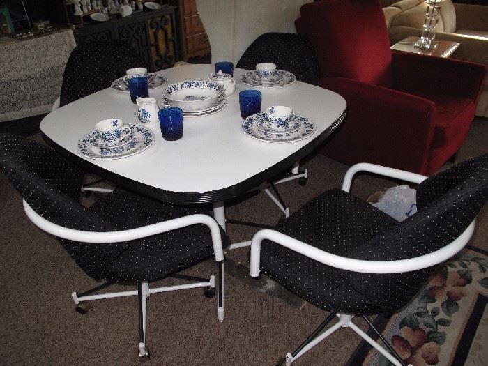 Dinette with 4 Castered Chairs