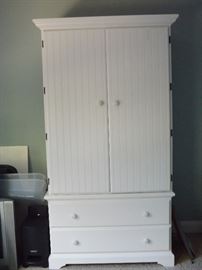 Armoire with Hang Rail