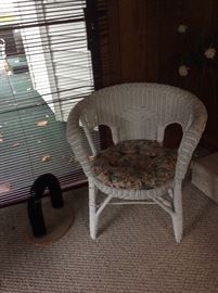 5 pc white wicker patio set