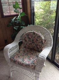 5 pc white wicker patio set