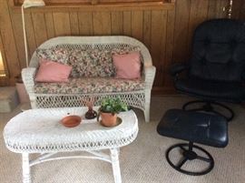 5 pc white wicker patio set