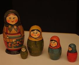 RUSSIAN NESTED DOLLS
