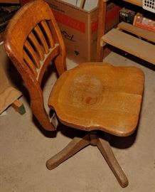 NICE OAK OFFICE CHAIR