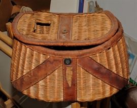 VINTAGE FISHING CREEL