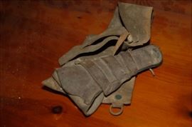 ANTIQUE WESTERN STYLE LEATHER HOLSTER AND BELT