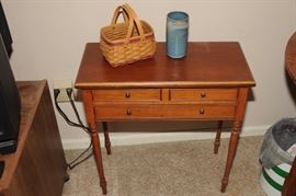 SMALL HORIZONTAL TABLE