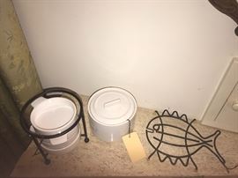 Cool Vintage Fish Metal Wire Trivet ~ Set Of Four Dish In Metal Hoder