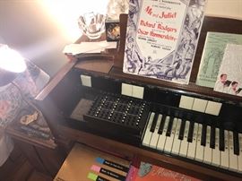 Vintage 1950's Hammond Organ With Bench