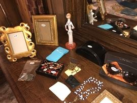 Vintage Sayerbrook Manor Solid Maple Bedroom Set ~ Triple Dresser With Mirror, Chest Of Drawers And Nightstands