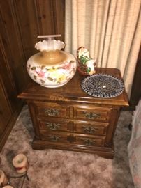 Vintage Sayerbrook Manor Solid Maple Bedroom Set ~ Triple Dresser With Mirror, Chest Of Drawers And Nightstands