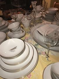 Narumi Duet Dinner Ware Set ~ 94 Pieces