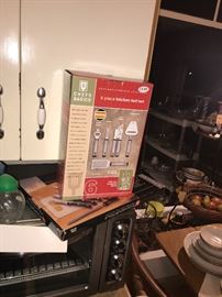 Assorted Kitchen Items