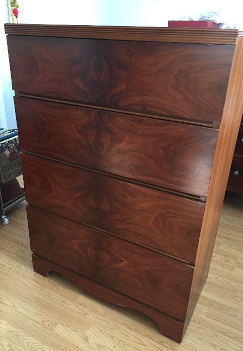 Antique Chest of Drawers (40's)