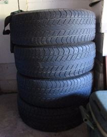 tires 20" Goodyear Wrangler p275-6R20 good tread