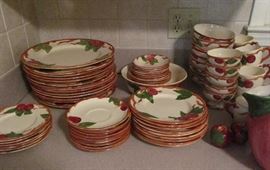 Franciscan ware apple pattrn