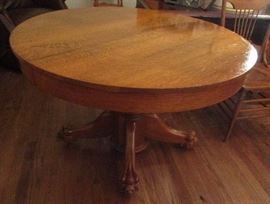 antique oak pedistal table with 3 leaves