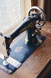 Vintage Singer sewing machine with table