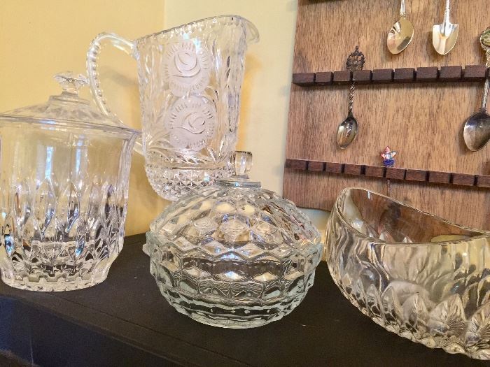 Assorted glassware and crystal
