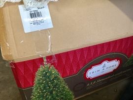 Christmas tree prelit and working