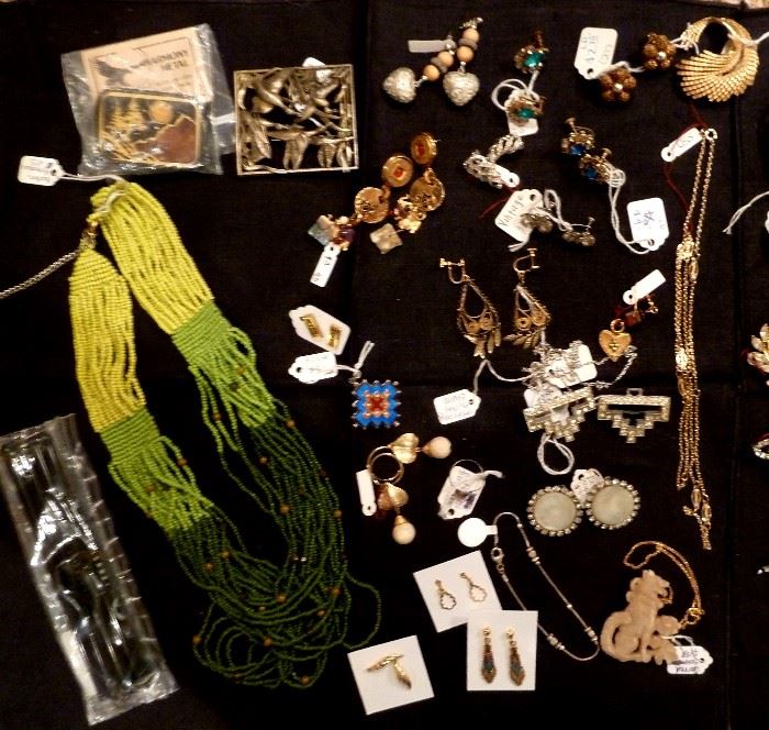 Costume jewelry and small collectibles, some vintage.