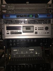  Sony PCM – R 300
 Digital audio recorder 
 pulse code modulator high density Linear A/D D/A  converter 