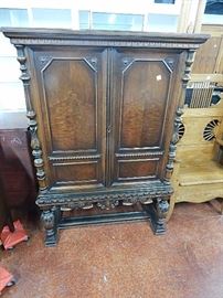 Berkey & Gay Court China Cabinet