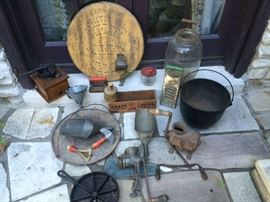 Primitives, Grinders & Cast Iron Collectibles