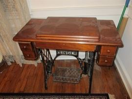 TREADLE SEWING MACHINE SINGER
