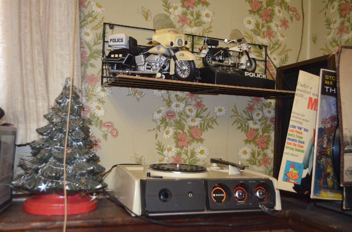 ceramic Christmas tree; police motorcycle models; Sanyo record player