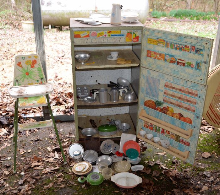 vintage doll high chair / toy refrigerator w/cookware!