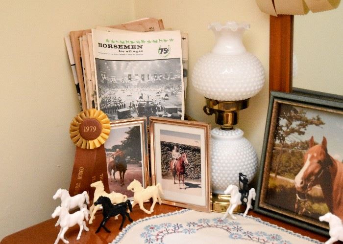 Horse Magazines, Horse Toys/Figures, White Hobnail Milk Glass Hurricane Lamp 