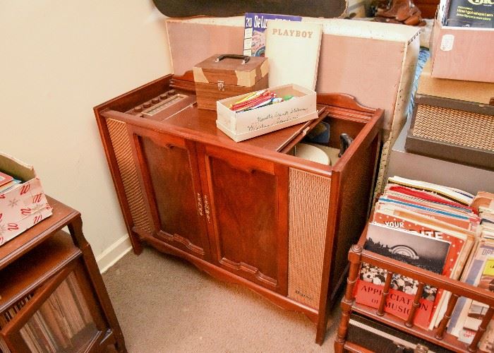 Vintage Cabinet Stereo & Record Player