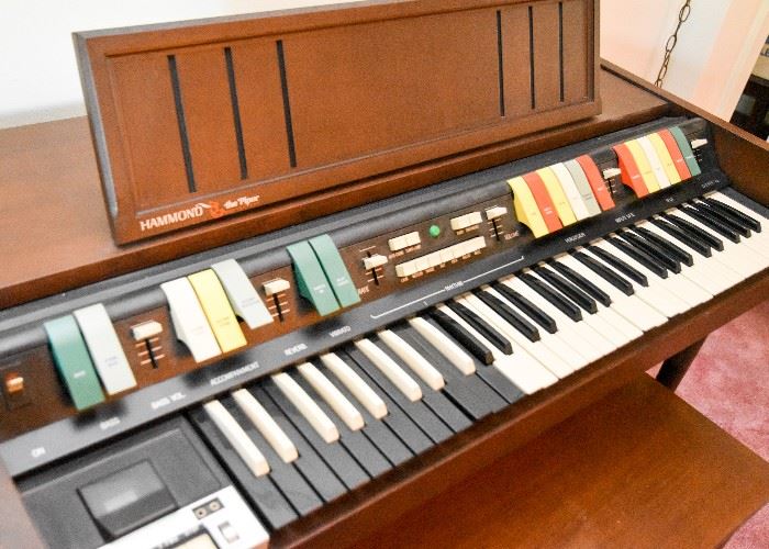 Hammond Organ (The Piper)