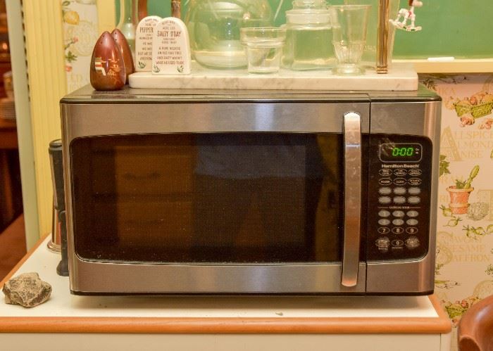 Microwave Oven, Salt & Pepper Shakers