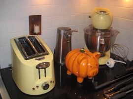 YELLOW HAMILTON BEACH SMALL KITCHEN APPLIANCES