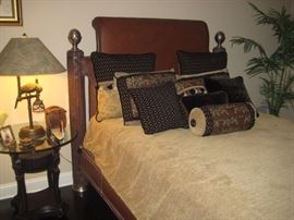 THOMASVILLE HEMINGWAY BEDROOM SUITE COMPLETE WITH DRESSERS AND NIGHT TABLES