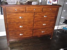 THOMASVILLE HEMINGWAY BEDROOM SUITE COMPLETE WITH DRESSERS AND NIGHT TABLES