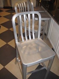 WE HAVE 6 COUNTER SEATING