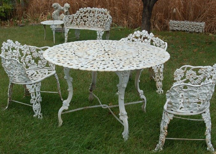 Iron Garden Table and 4 Chairs