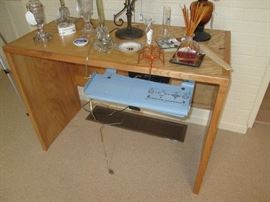 COMPUTER DESK
