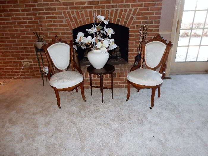 PAIR OF EASTLAKE STYLE SIDE CHAIRS AND TABLE