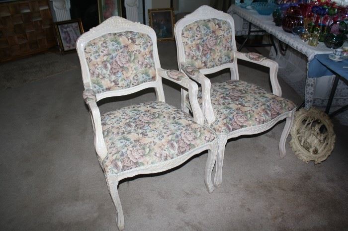 Very nice pair of chairs