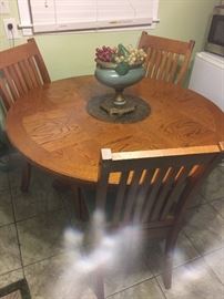 Oak Round Table with Leaf and 4 chairs