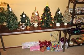 Working bubble light and glass rod Christmas trees.