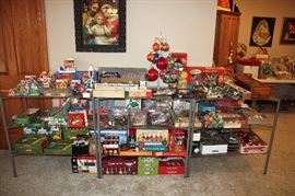 Vintage to newer boxed items including bubble lights.